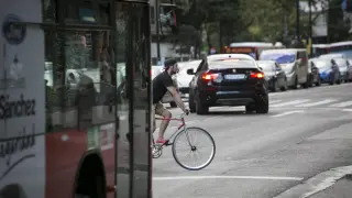 Cinco vídeos para promover la seguridad vial en los desplazamientos urbanos en bicicleta.