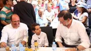 Mariano Rajoy con su "miniyo" en Molina de Segura.