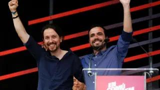 El candidato de Podemos, Pablo Iglesias y el líder de Izquierda Unida, Alberto Garzón.