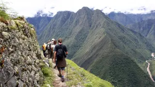 El Camino Inca es un sistema vial andino prehispánico que recorre territorios de Argentina, Bolivia, Chile, Colombia, Ecuador y Perú, y cuenta con 310 sitios arqueológicos.
