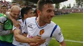 Fernández celebra el 0-4 en la histórica remontada del Real Zaragoza en Girona en la promoción de ascenso del año pasado. El cordobés fue su autor en la segunda parte.