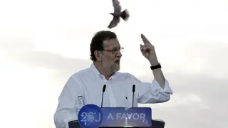 El presidente del Gobierno en funciones, Mariano Rajoy, durante su intervención en un mitin que ofrece esta tarde en Valencia