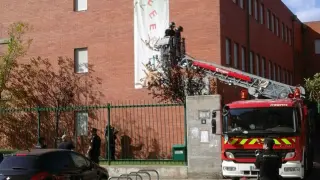 Retiran pancartas contra la 'ley Wert' en algunos colegios electorales de Zaragoza