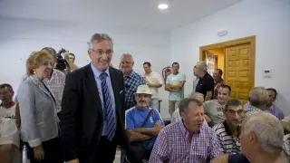 El consejero de Desarrollo Rural, Joaquín Olona, se reunió ayer con los afectados de Paracuellos.