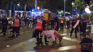Decenas de muertos al arremeter un camión contra una multitud en Niza