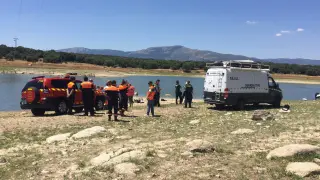Un helicóptero cae al embalse de Valmayor en Madrid.