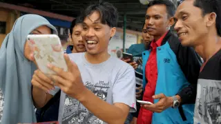 Ciudadanos de Indonesia juegan al Pokemon Go