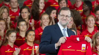 Mariano Rajoy se ha reunido con un centenar de olímpicos españoles en el Palacio de la Moncloa.