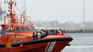 Llegada de inmigrantes rescatados en una patera en Algeciras
