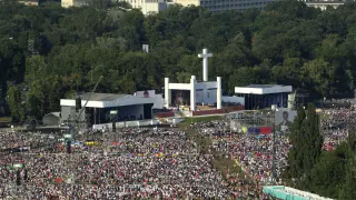 El papa se despide de Cracovia y anuncia que Panamá albergará la JMJ de 2019