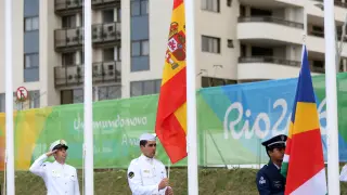 La bandera española ondea en la Villa Olímpica de Río