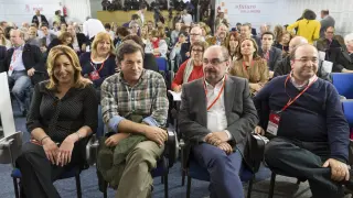 Javier Lambán en el comité federal del PSOE de abril rodeado por sus compañeros