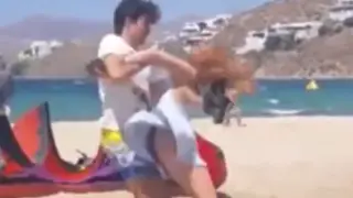 Lindsay Lohan, agredida de nuevo por su novio en una playa de Mykonos.