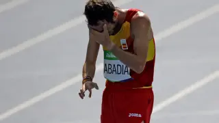Toni Abadía, desolado tras la carrera que le dejó fuera de la final soñada de los 5.000 metros tras sufrir problemas estomacales.