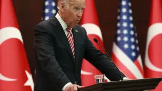 Joe Biden durante una rueda de prensa con el primer ministro de Turquía