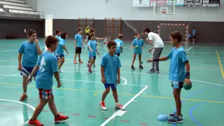 Varios niños durante uno de los entrenamientos en el polideportivo de Tarazona