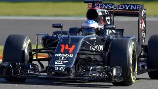 Fernando Alonso conduce el coche de McLaren
