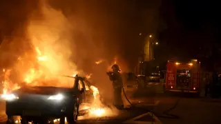 Contenedores incendiados en Torrero.