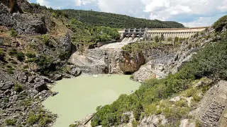Central hidroeléctrica de Mediano, una de las dos explotadas por Acciona.