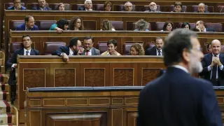Rajoy, frente a la bancada socialista en el Congreso.
