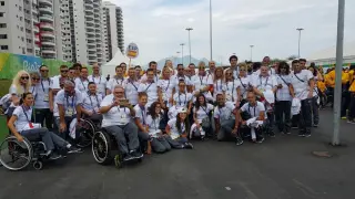 El equipo nacional, este martes en la ceremonia de izado de la bandera española en la Villa Paralímpica. @paralimpicos