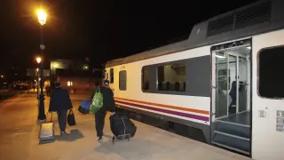 Pese al anuncio de la propia Renfe de retirar los tamagotchis de Aragón, este tipo de tren se ha hecho habitual los fines de semana en la línea de Teruel.