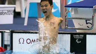 Zheng Tao es capaz de nadar sin ninguno de sus brazos.
