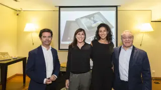Luis Felipe, Ana Palacios, Mafalda Soto y Miguel Gracia, en la FNAC de Zaragoza durante la presentación del libro ´Albino´.