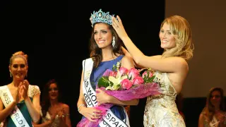 La zaragozana Raquel Tejedor durante su coronación como Miss World Spain.