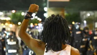 La Guardia Nacional se despliega en Charlotte para evitar nuevos disturbios