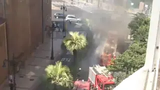 Arde un autobús urbano de la línea 32 en Conde de Aranda