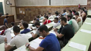 Primer examen de la oposición de bombero del Ayuntamiento de Zaragoza, el 27 de julio.