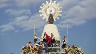Ofrenda floral de 2015 a la Virgen del Pilar