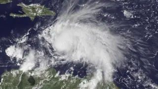 El huracán Matthew mantiene en alerta a Jamaica y Haití