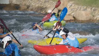 Duelo de kayaks en el Parque del Agua