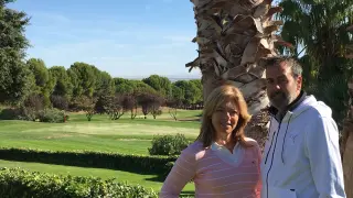 Los profesionales Raquel Carriedo y Diego de Miguel, en el campo de golf de La Peñaza.