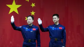 China lanza al espacio su misión tripulada más larga