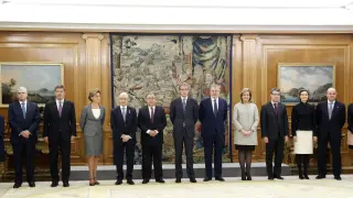 Los trece ministros de Rajoy, este viernes en Zarzuela.