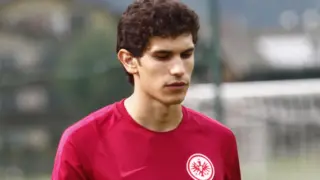 Jesús Vallejo, en un entrenamiento con el Eintracht.