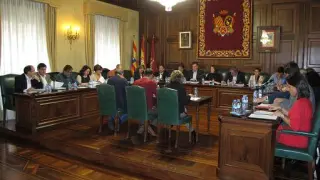 El Ayuntamiento de Teruel durante el pleno ordinario.
