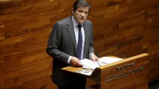 Javier Fernández durante su intervención en el primer debate de orientación de la actual legislatura en Asturias.