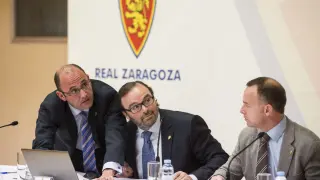Fernando Rodrigo, Fernando Sainz de Varanda y Christian Lapetra, en la última Junta General de Accionistas del Real Zaragoza.