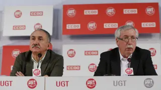 Los secretarios generales de UGT, Pepe Álvarez, y de CC. OO., Ignacio Fernández Toxo, este jueves.