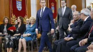 Rajoy apela a la moderación, el empeño reformista y la sensibilidad social en la toma de posesión de Feijóo.