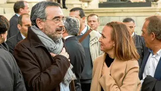 La consejera aragonesa Mayte Pérez, ayer, junto al portavoz socialista de Educación en el Congreso, Manuel Cruz