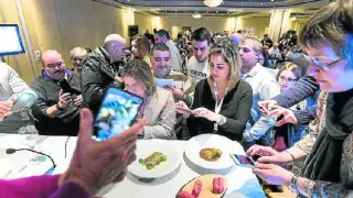 Los asistentes al Foro Gastronomía y Salud se interesaron mucho por las demostraciones culinarias.