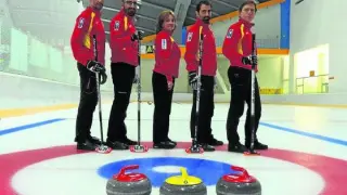 Parte del equipo de curling del CH Jaca, que sacó el billete al Europeo tras ser campeón de España.