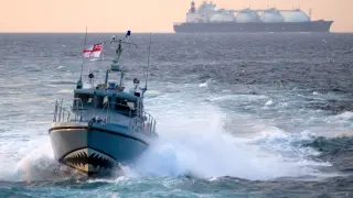 La Royal Navy se enfrenta a un buque español en Gibraltar