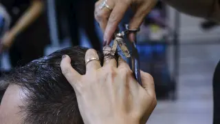 El pelo es cuestión de genes de edad, de sexo... y un buen peluquero siempre ayuda.
