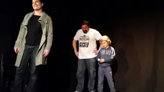 Un niño sobre el escenario de 'Público a escena infantil'